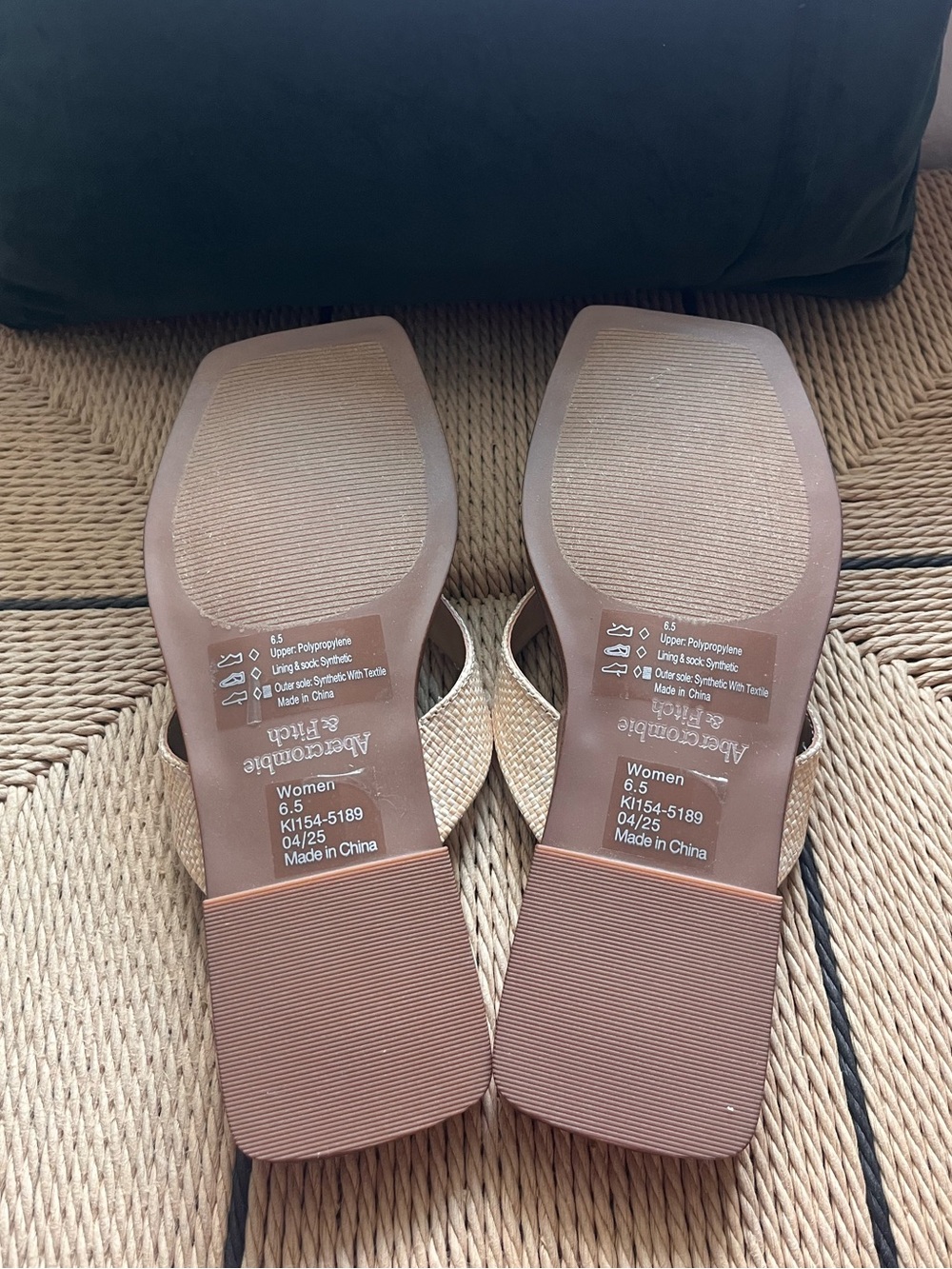 A&F Raffia Thong Sandal - Picture 5 of 8